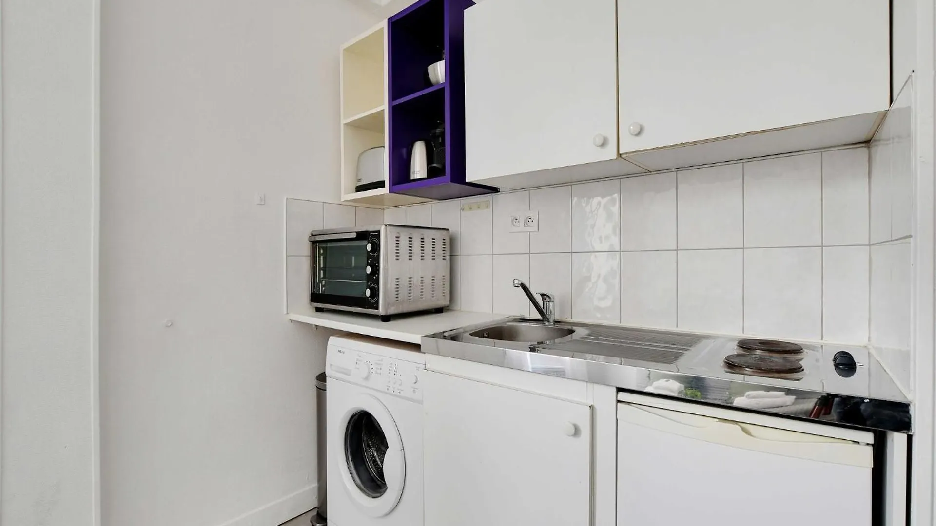 Studio - 2P- Place De Clichy Paris 0*,  France