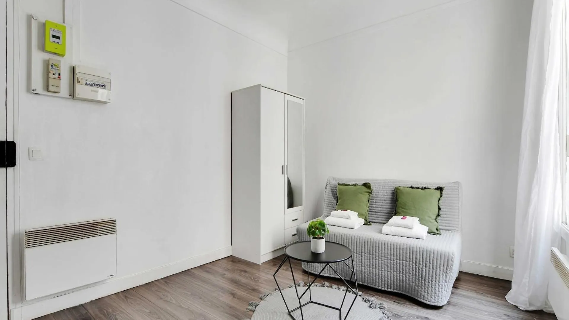 Apartment Studio - 2P- Place De Clichy Paris France