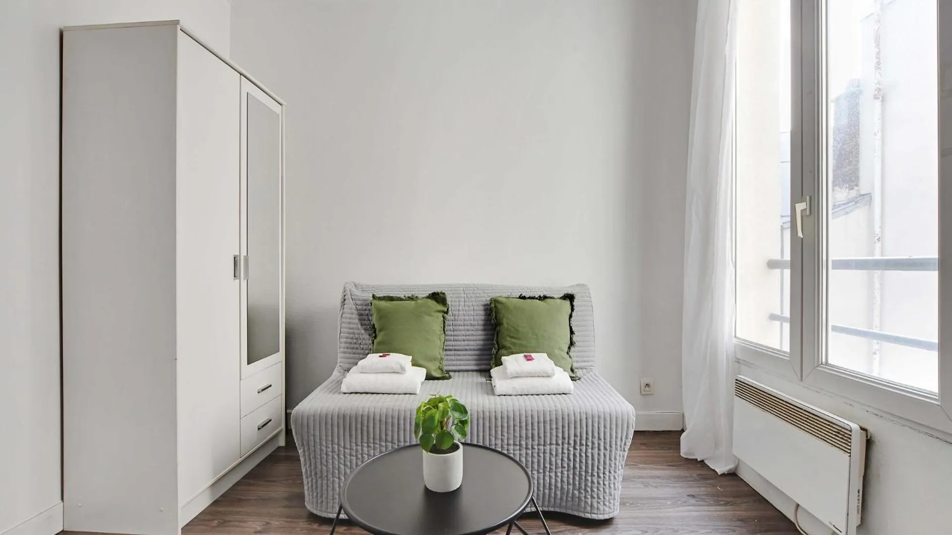 Apartment Studio - 2P- Place De Clichy Paris